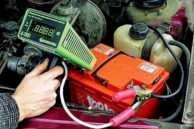 Проверка аккумуляторной батареи автомобиля