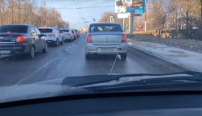 буксировка на гибкой сцепке на дороге