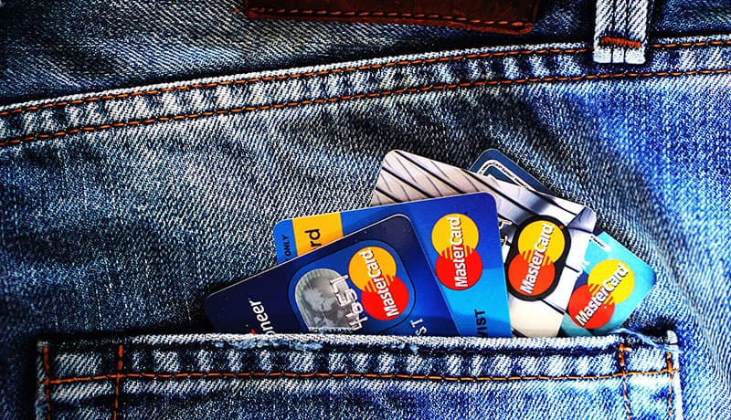 кредитные карты в кармане