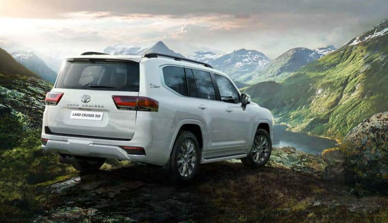 тойота ленд крузер 300 сзади