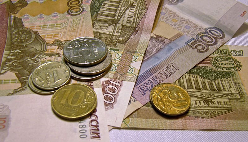 рубли в банкнотах и монетах