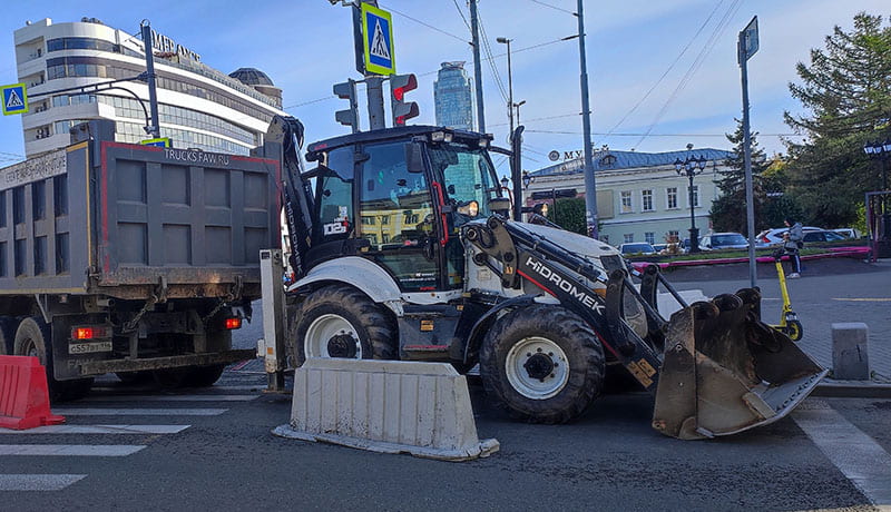 трактор коммунальных служб