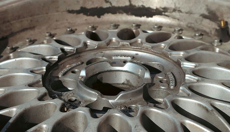 колесный диск крупным планом