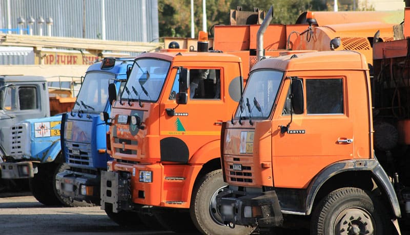 несколько грузовиков камаз