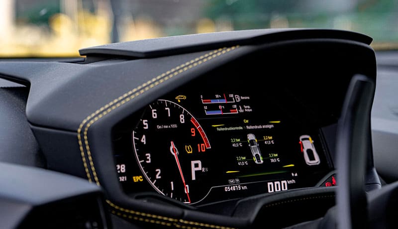 приборная панель автомобиля