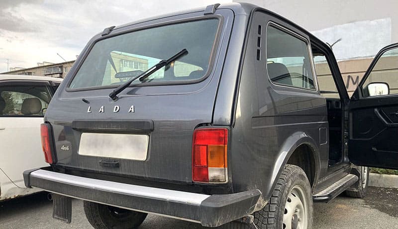 лада нива легенд сзади