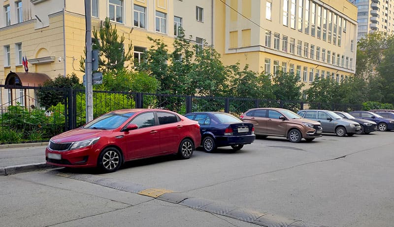 неправильная парковка авто