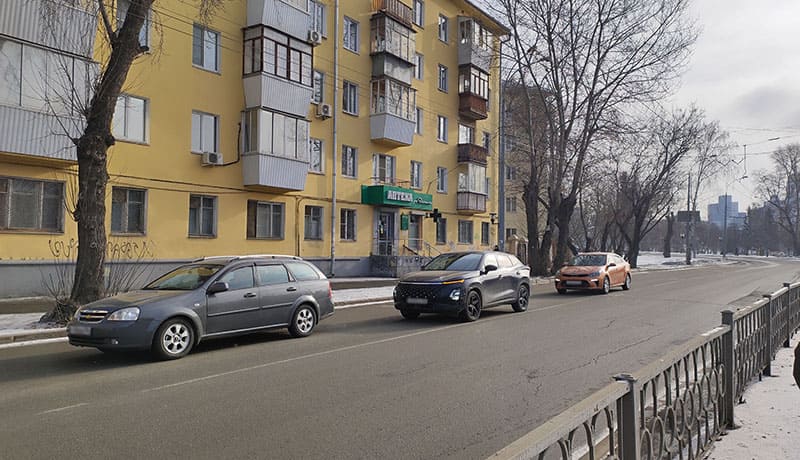 дорога с автомобилями в россии