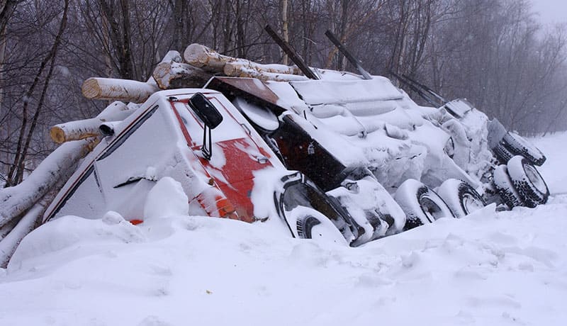 грузовик перевернулся на трассе