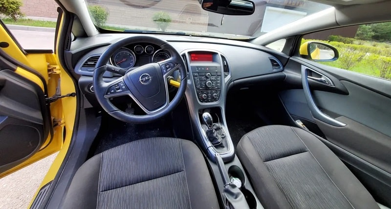 Opel Astra J GTC салон