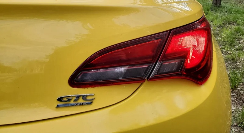 Opel Astra J GTC фары