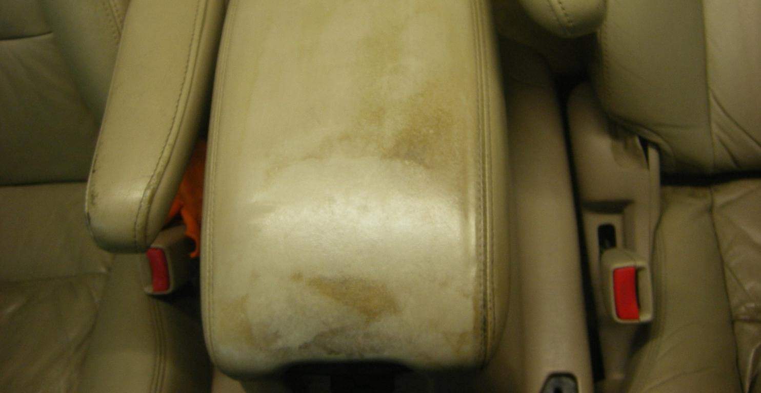 Как почистить чехлы в машине не снимая