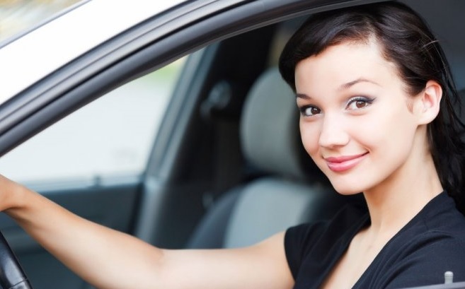 Как научиться водить машину женщине с нуля? Как быстро переучиться, основные ошибки новичков